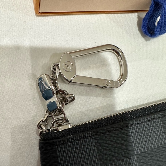 Louis Vuitton Key Pouch - Picture 8 of 9
